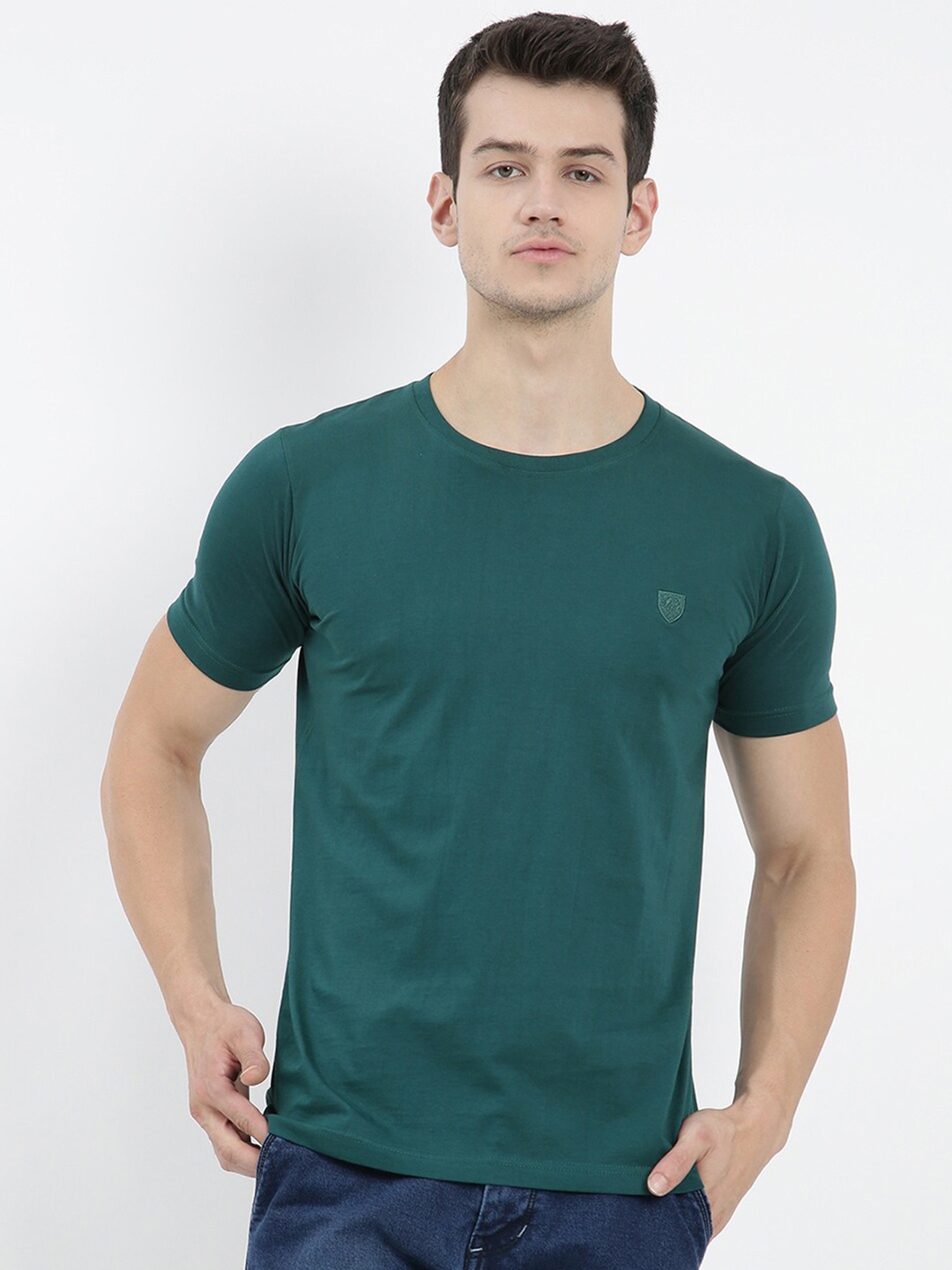 

V2 Value & Variety Men Green T-shirt