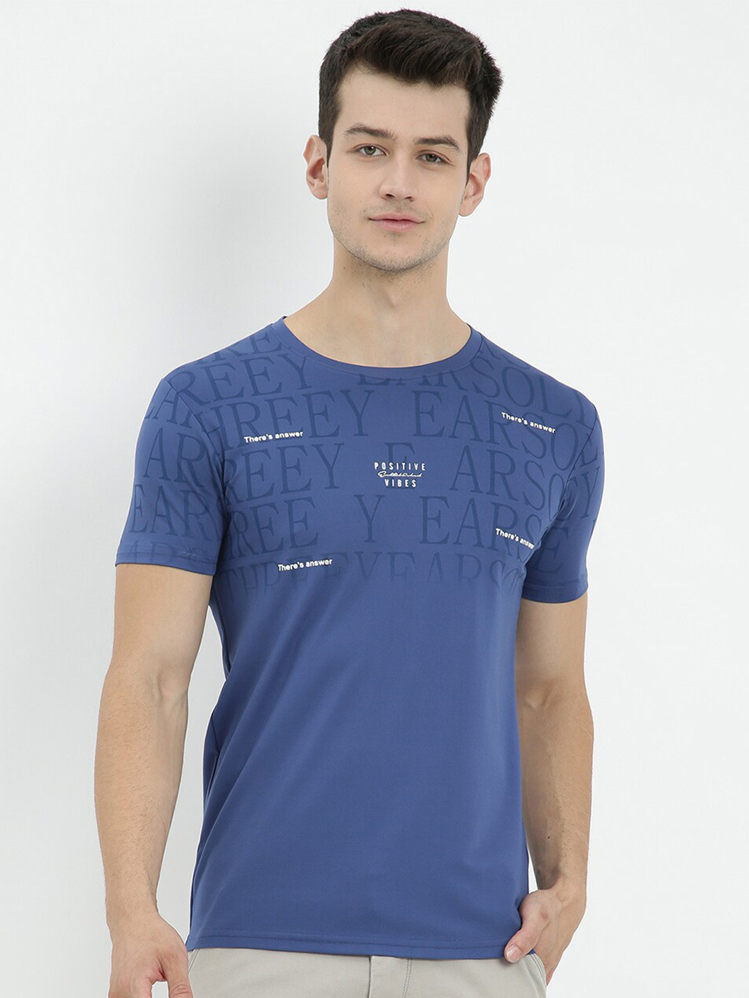

V2 Value & Variety Men Blue T-shirt