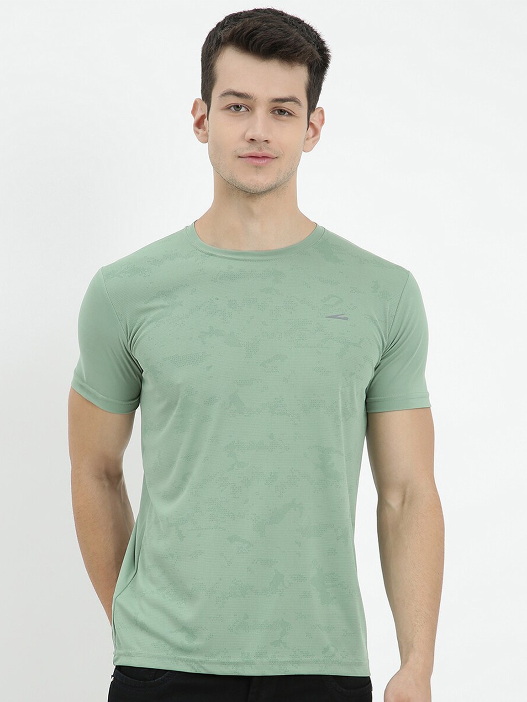 

V2 Value & Variety Men Green T-shirt