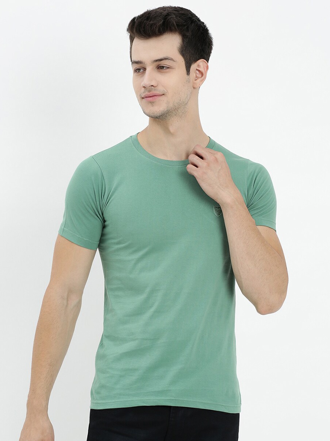 

V2 Value & Variety Men Green T-shirt