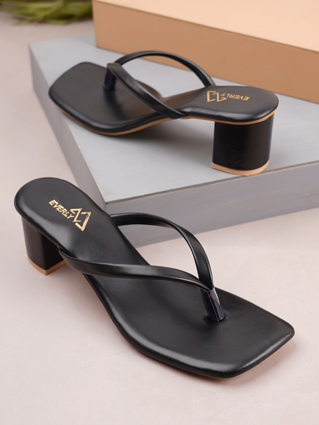 

EVERLY Black Block Sandals