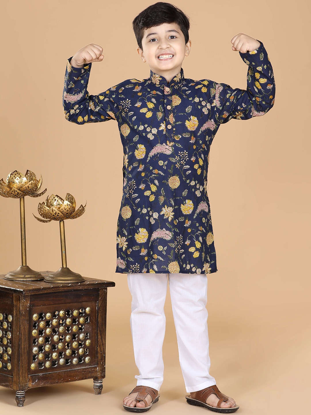 

Aj DEZInES Boys Navy Blue Ethnic Motifs Printed Kurti with Palazzos