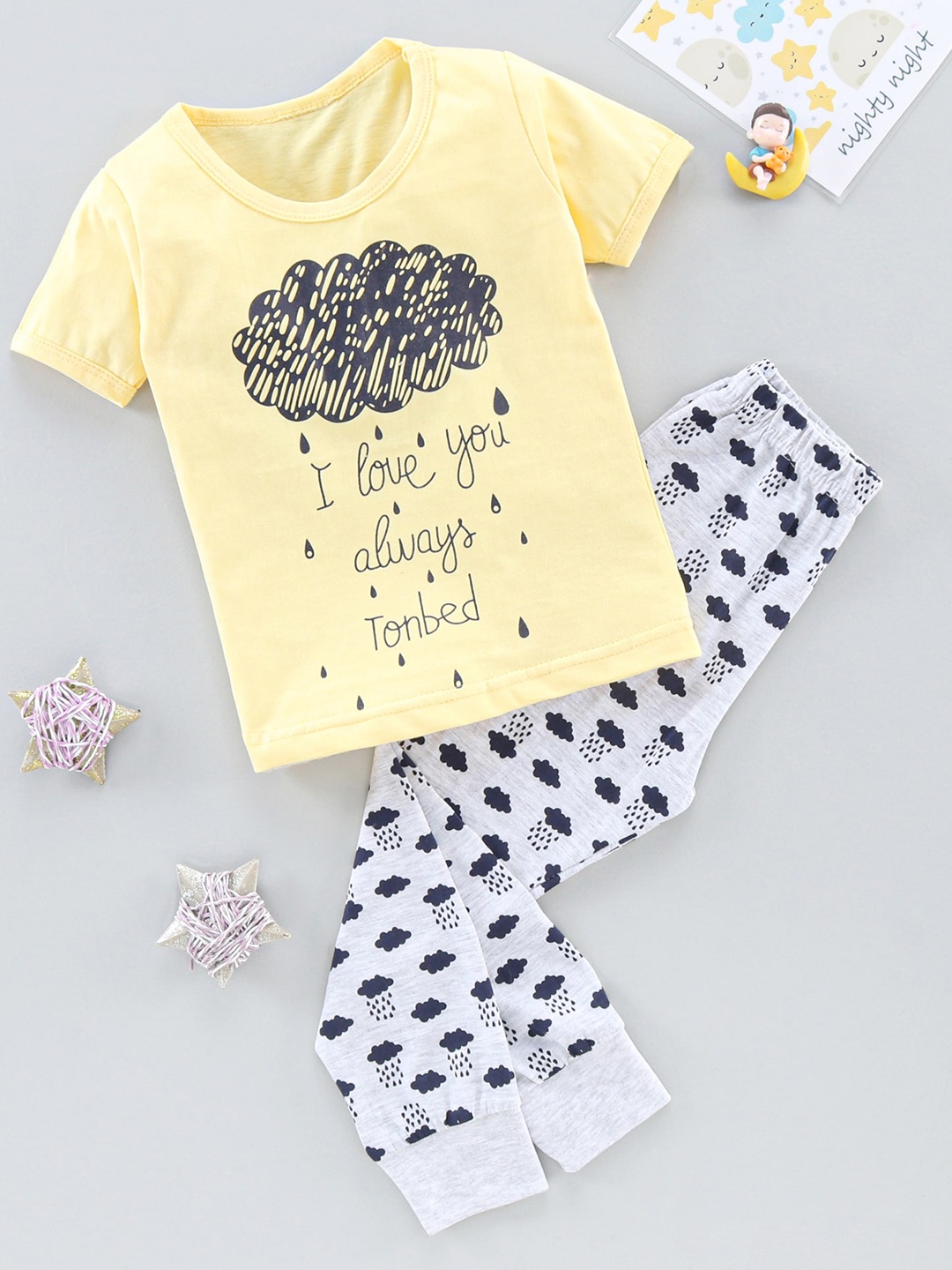 

The Boo Club Unisex Kids Yellow & Grey Printed Pure Cotton T-shirt with Pyjamas