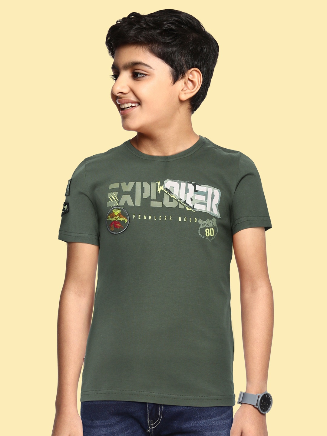 

Gini and Jony Boys Green & White Pure Cotton Typography Print Applique T-shirt