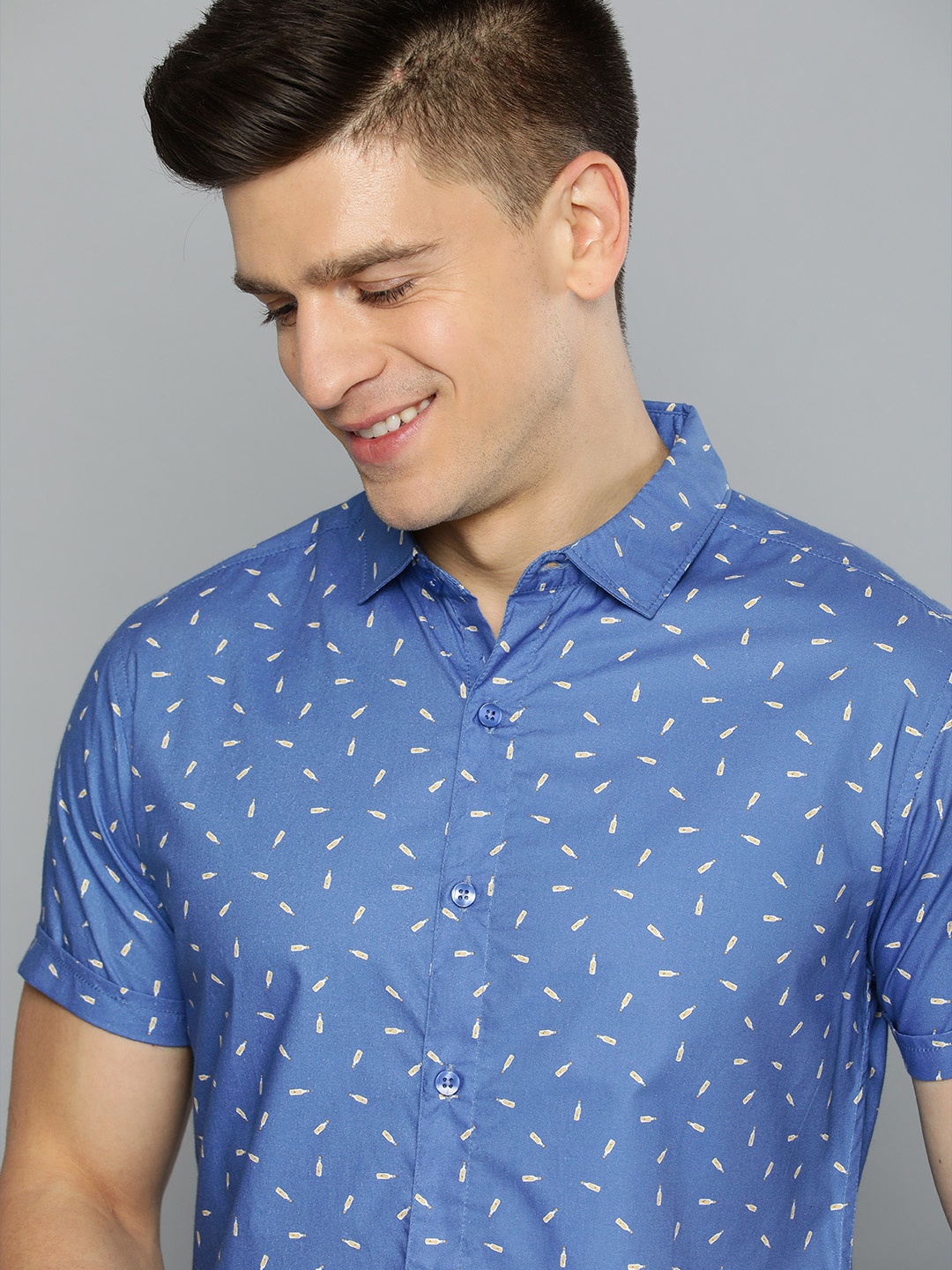 

Mast & Harbour Men Blue Cotton Classic Printed Casual Shirt