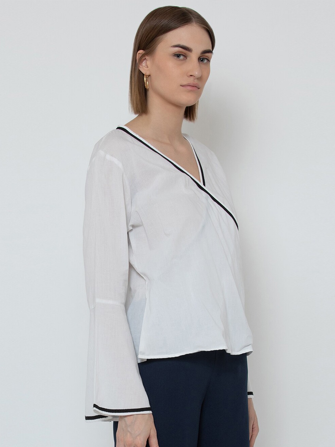 

DODO & MOA White Wrap Top