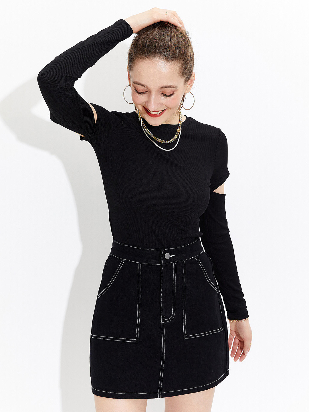 

URBANIC Women Black V-Neck Monochrome T-shirt