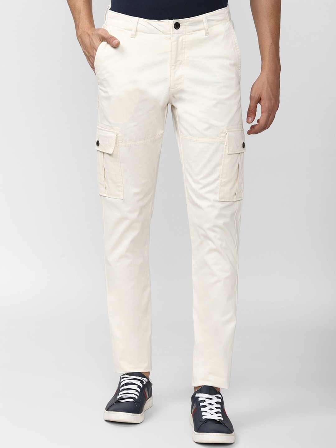 

Van Heusen Sport Men Cream-Coloured Slim Fit Cargos Trousers