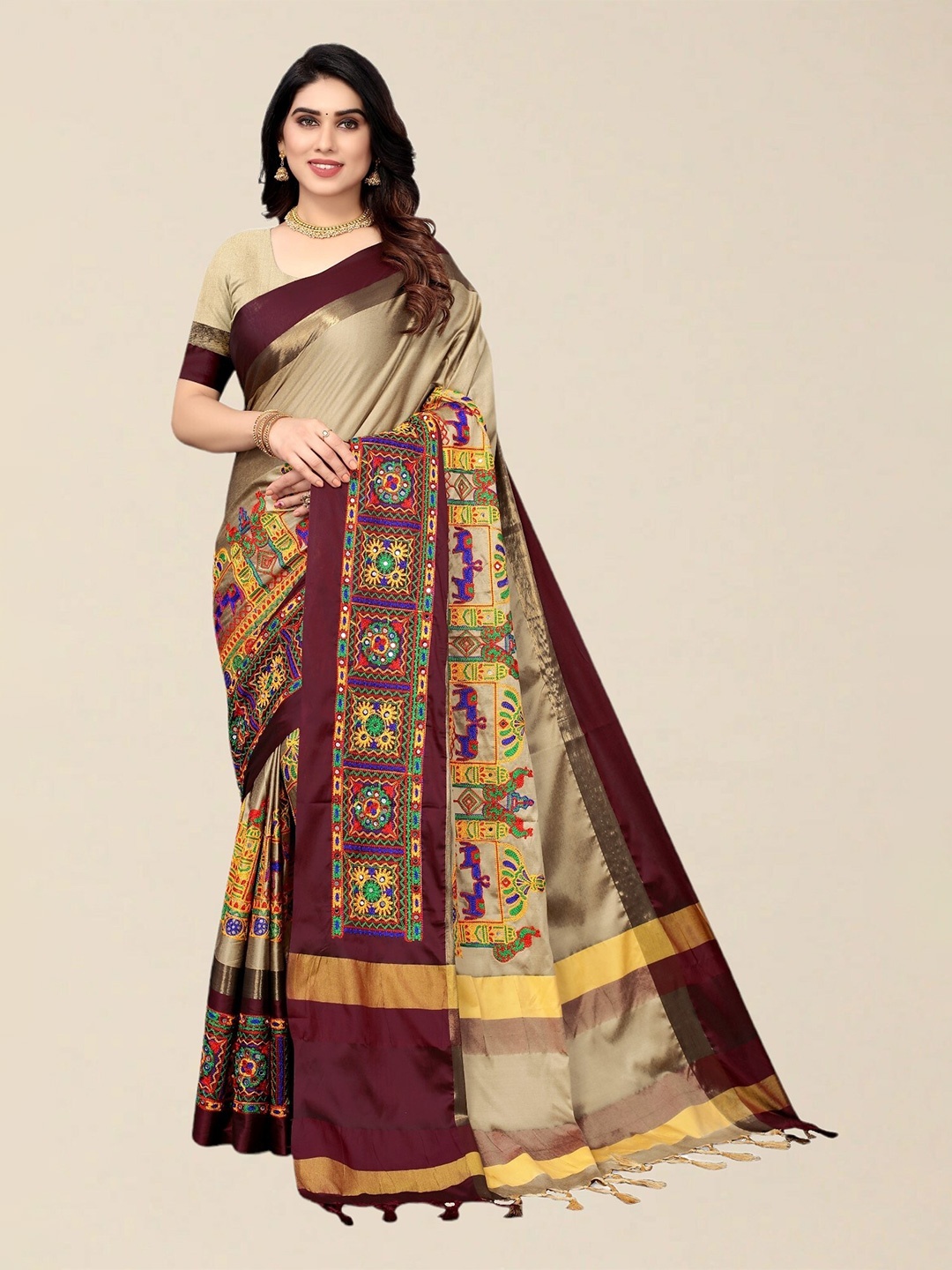 

SERONA FABRICS Cream-Coloured & Gold-Toned Ethnic Motifs Kutchi Embroidery Silk Cotton Saree