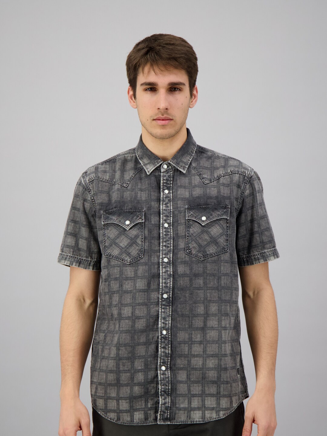 

FREESOUL Men Black Slim Fit Checked Casual Shirt