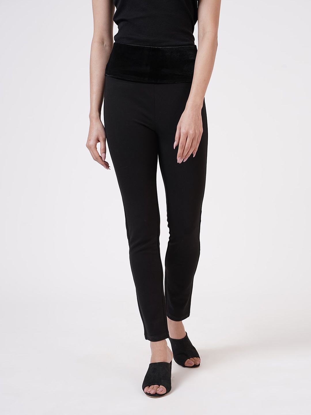 

SHECZZAR Women Black Solid Slim-Fit Jeggings