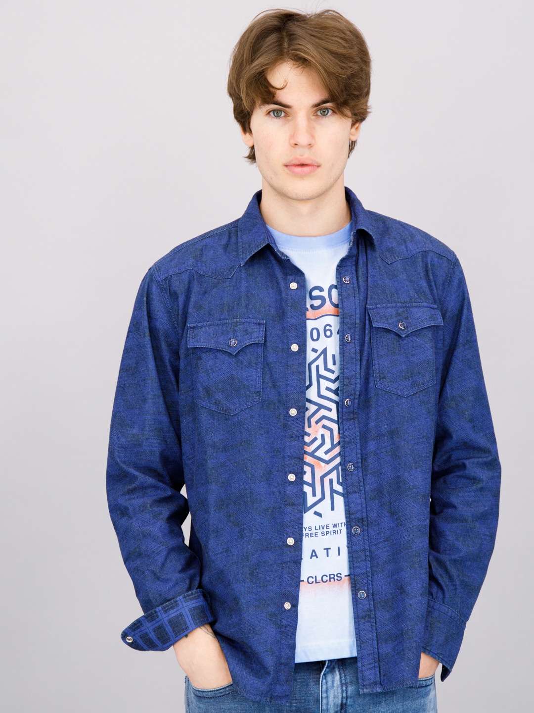 

FREESOUL Men Blue Slim Fit Casual Shirt