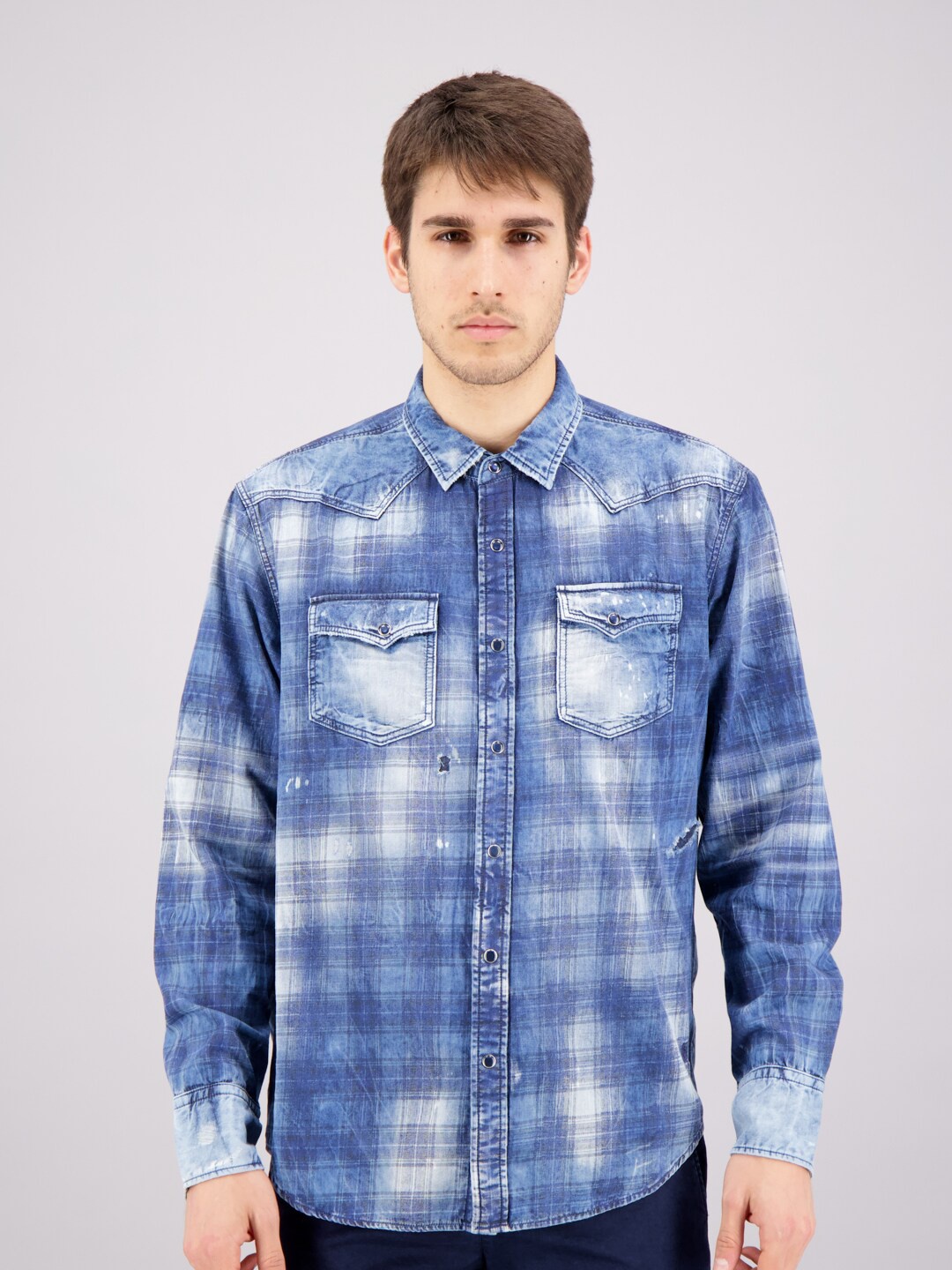 

FREESOUL Men Blue Slim Fit Checked Casual Shirt