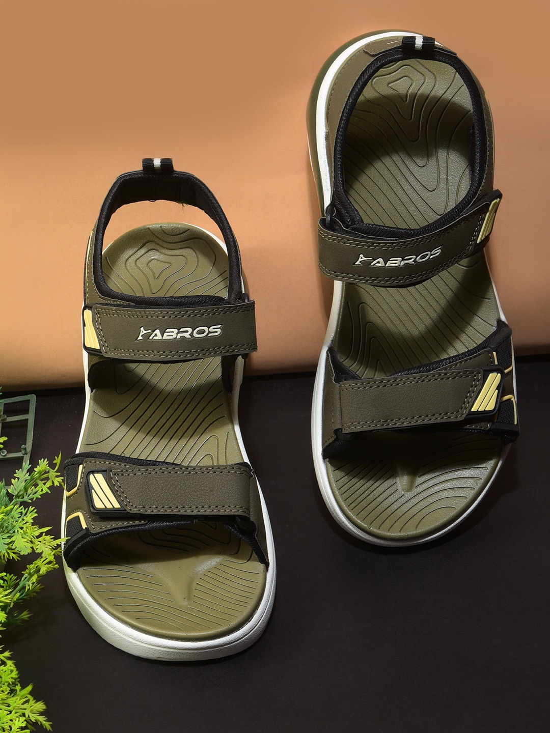 

ABROS Men Olive Green & Black Comfort Sandals