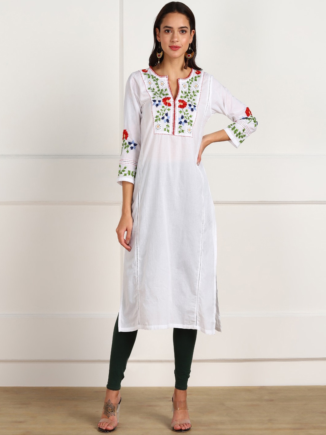 

VAHSON Women White & Red Chikankari Floral Embroidered Kurta
