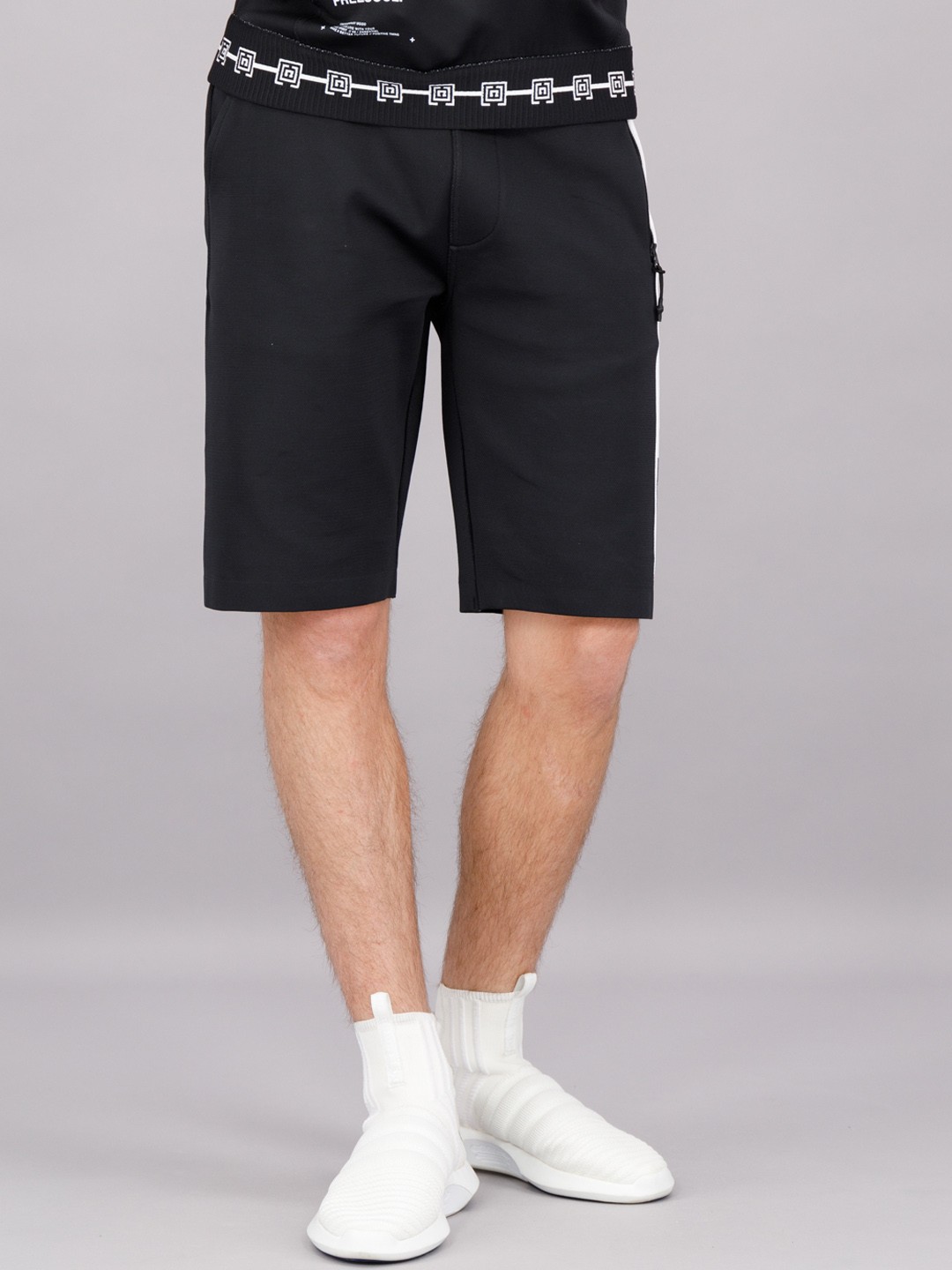 

FREESOUL Men White & Black Colourblocked Lounge Shorts