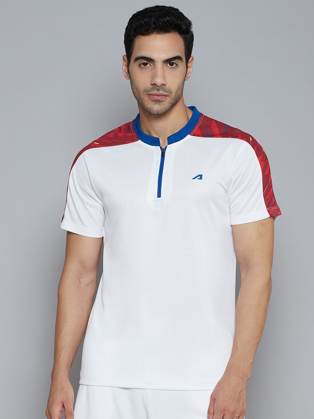 

Alcis Men White Solid Slim Fit T-shirt