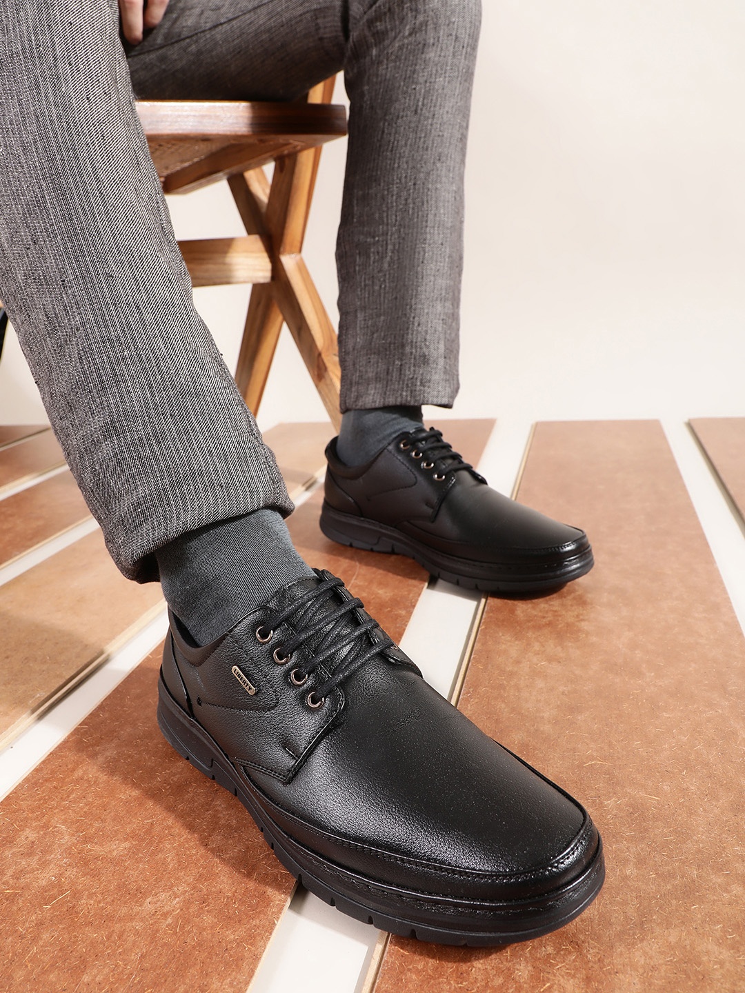 

Liberty Men Black Solid Formal Derbys