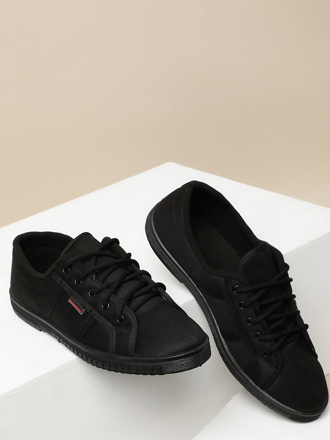 

Liberty Men Black Textured Sneakers