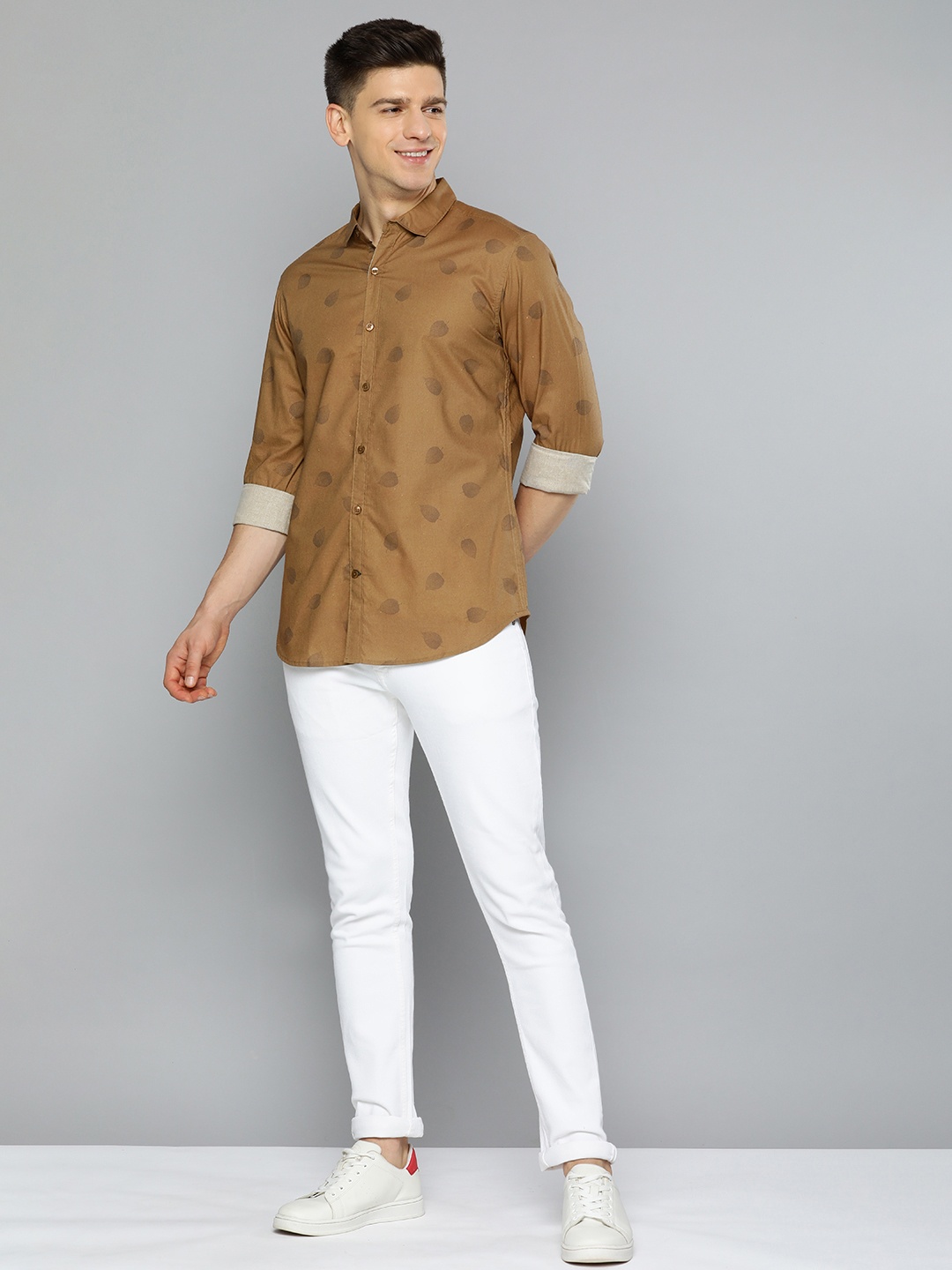 

Mast & Harbour Men Brown Cotton Classic Floral Printed Casual Shirt