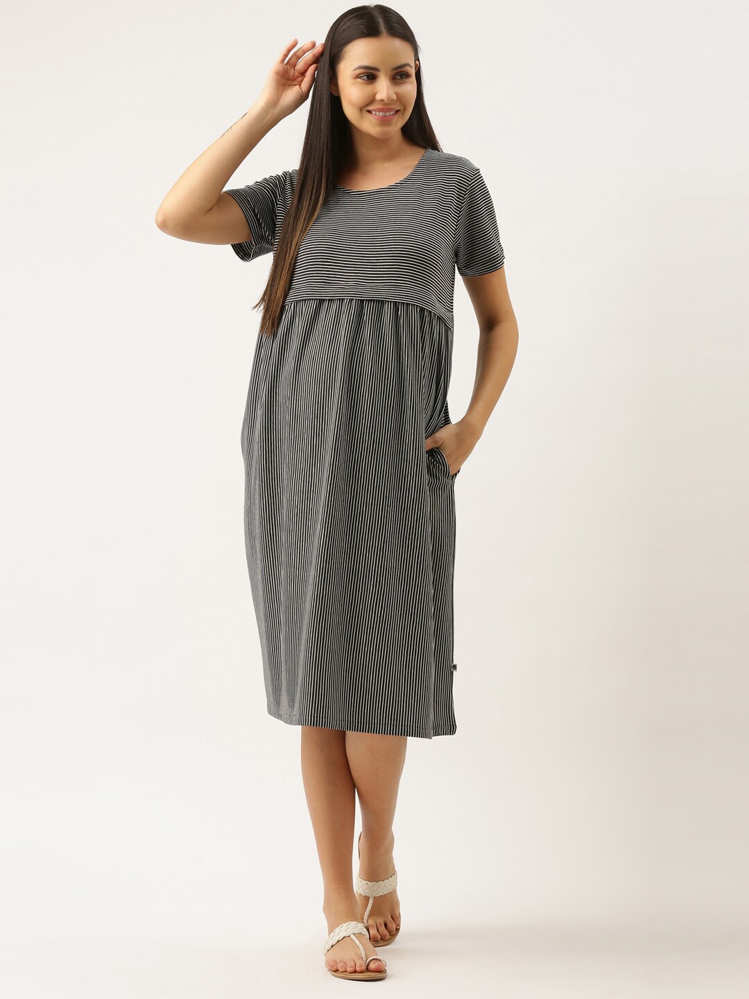 

Bannos Swagger Black Striped Nightdress