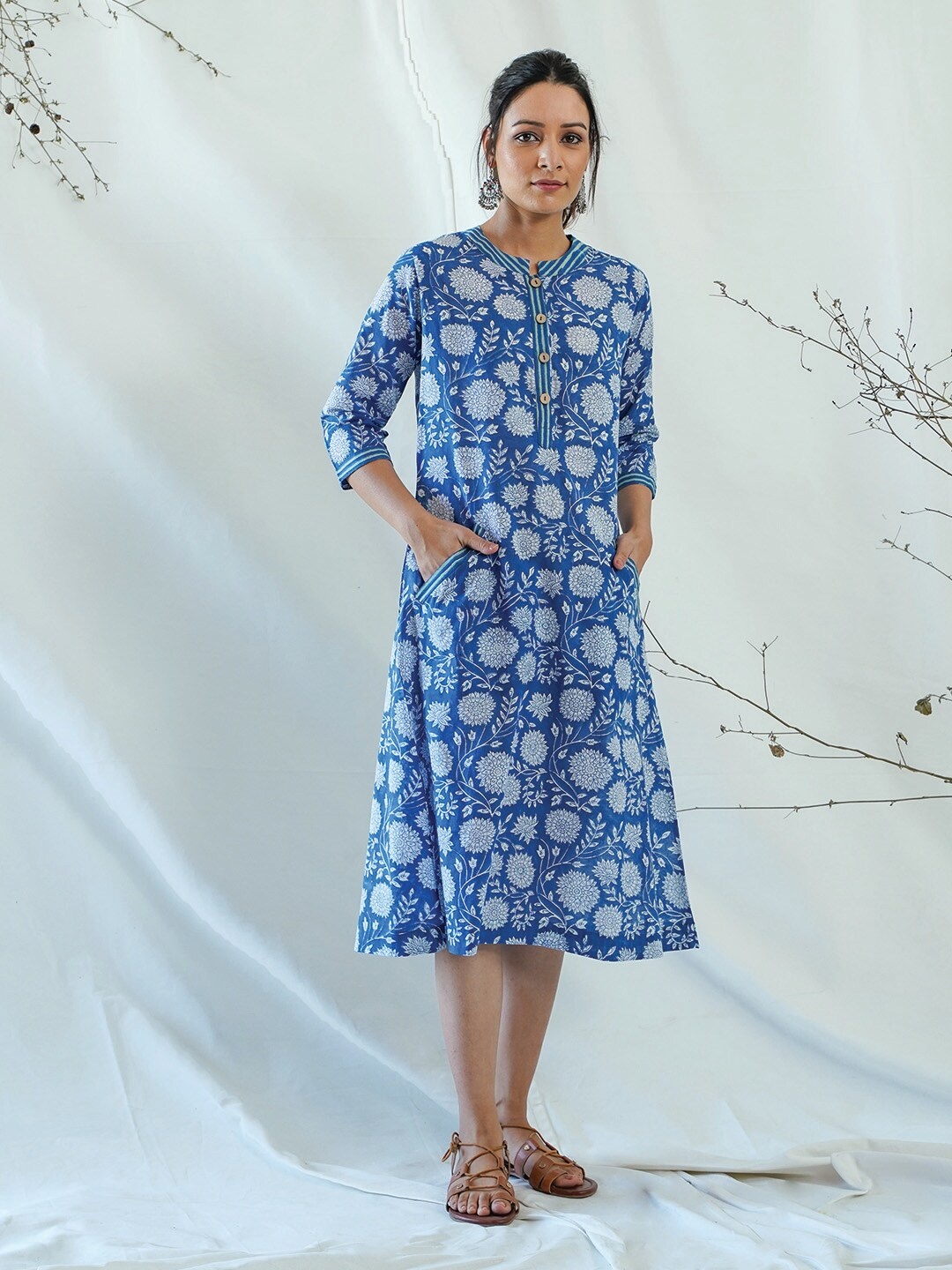 

AKISO Women Blue Floral Cotton A-Line Midi Dress