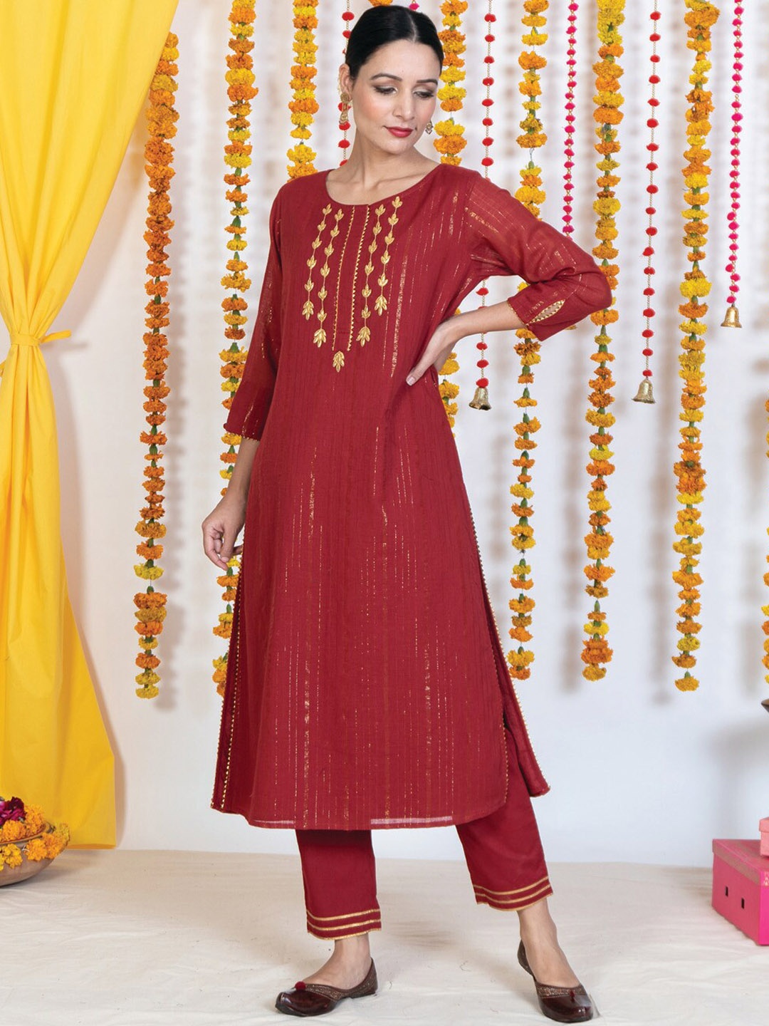 

AKISO Women Red Ethnic Motifs Printed Grandeur & Majestic Artwork Kurta