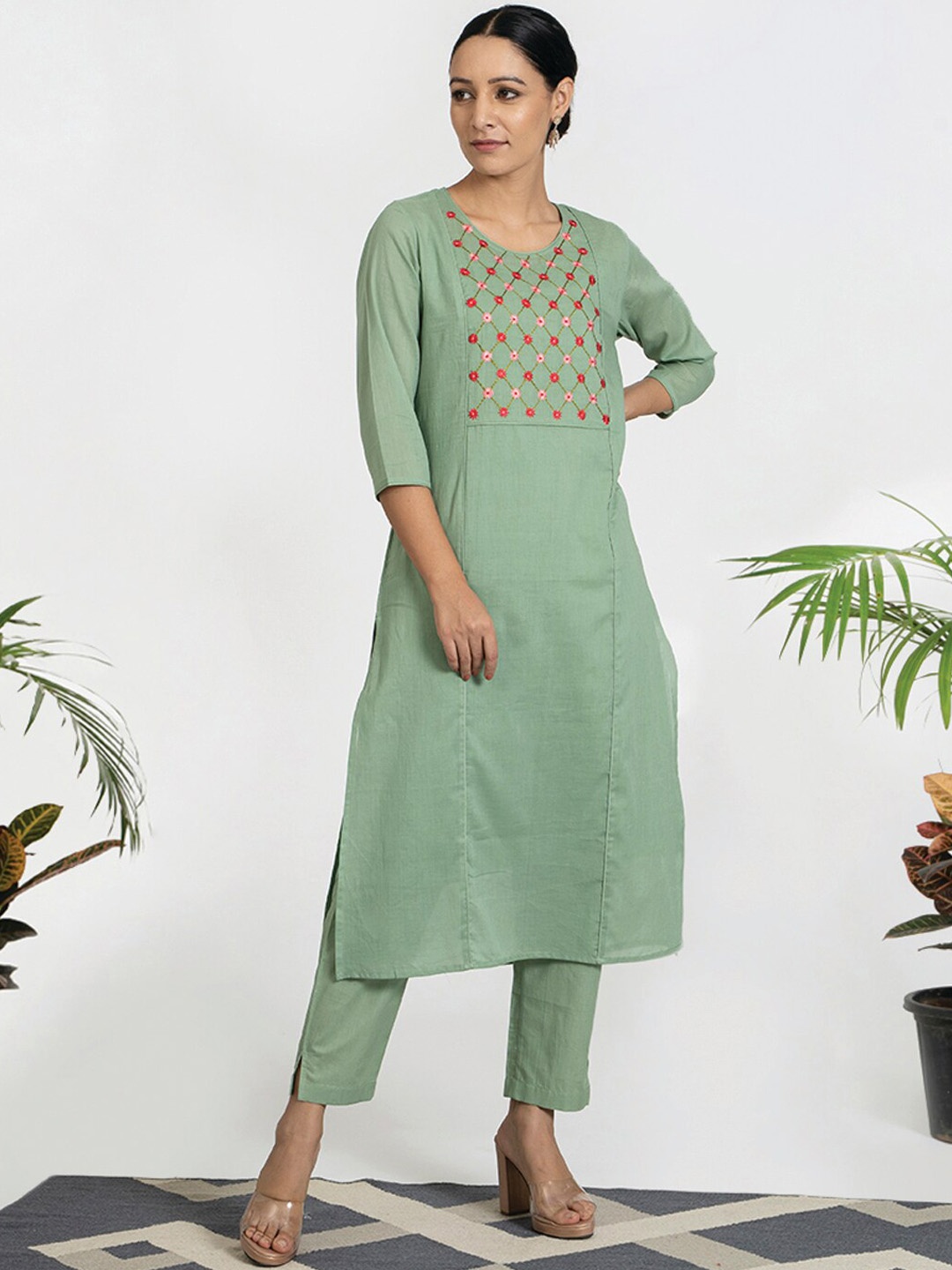 

AKISO Women Green Floral Yoke Design Pure Cotton Kurti with Trousers