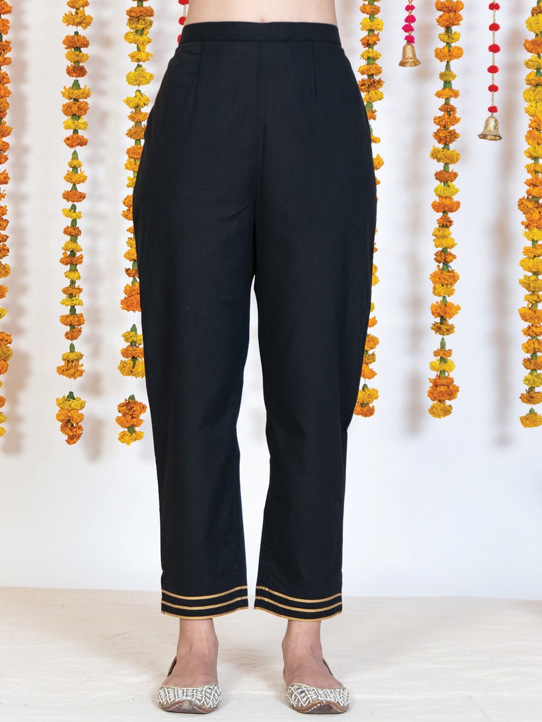 

AKISO Women Black & Solid Cropped Cotton Ethnic Straight Palazzos