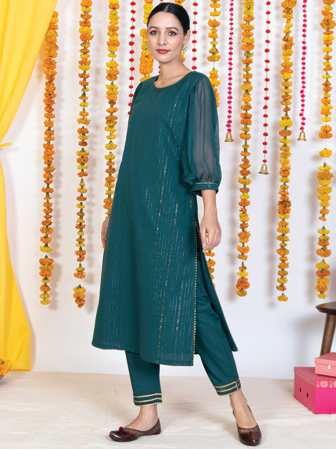 

AKISO Women Green Striped Grandeur & Majestic Artwork Kurta