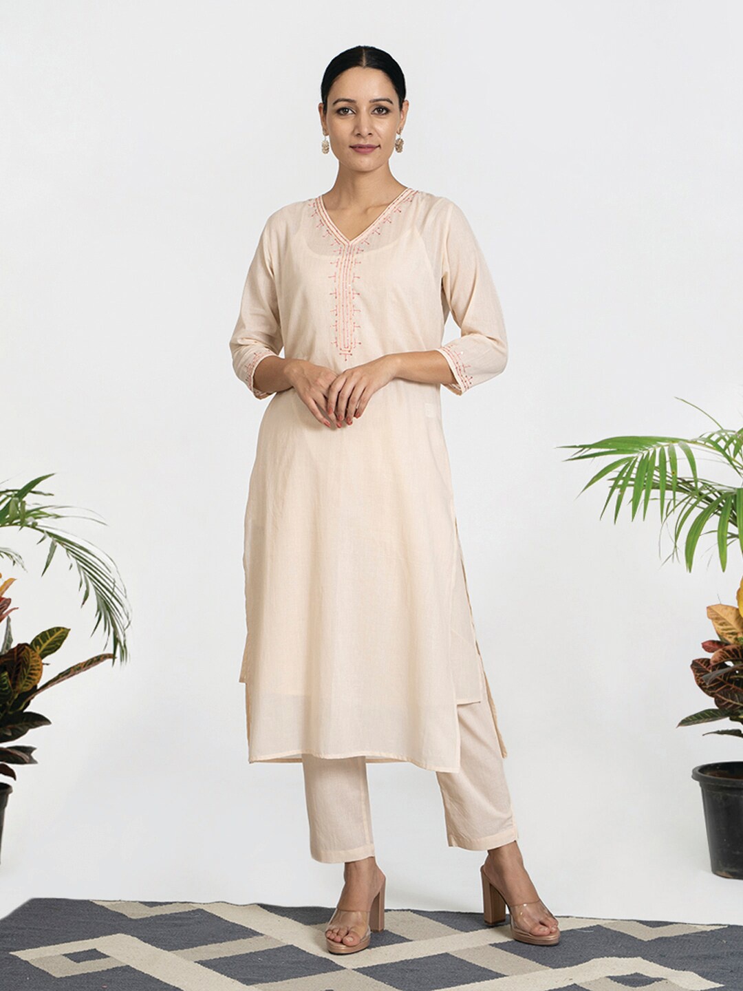 

AKISO Women Beige Thread Work Pure Cotton Kurta with Trousers
