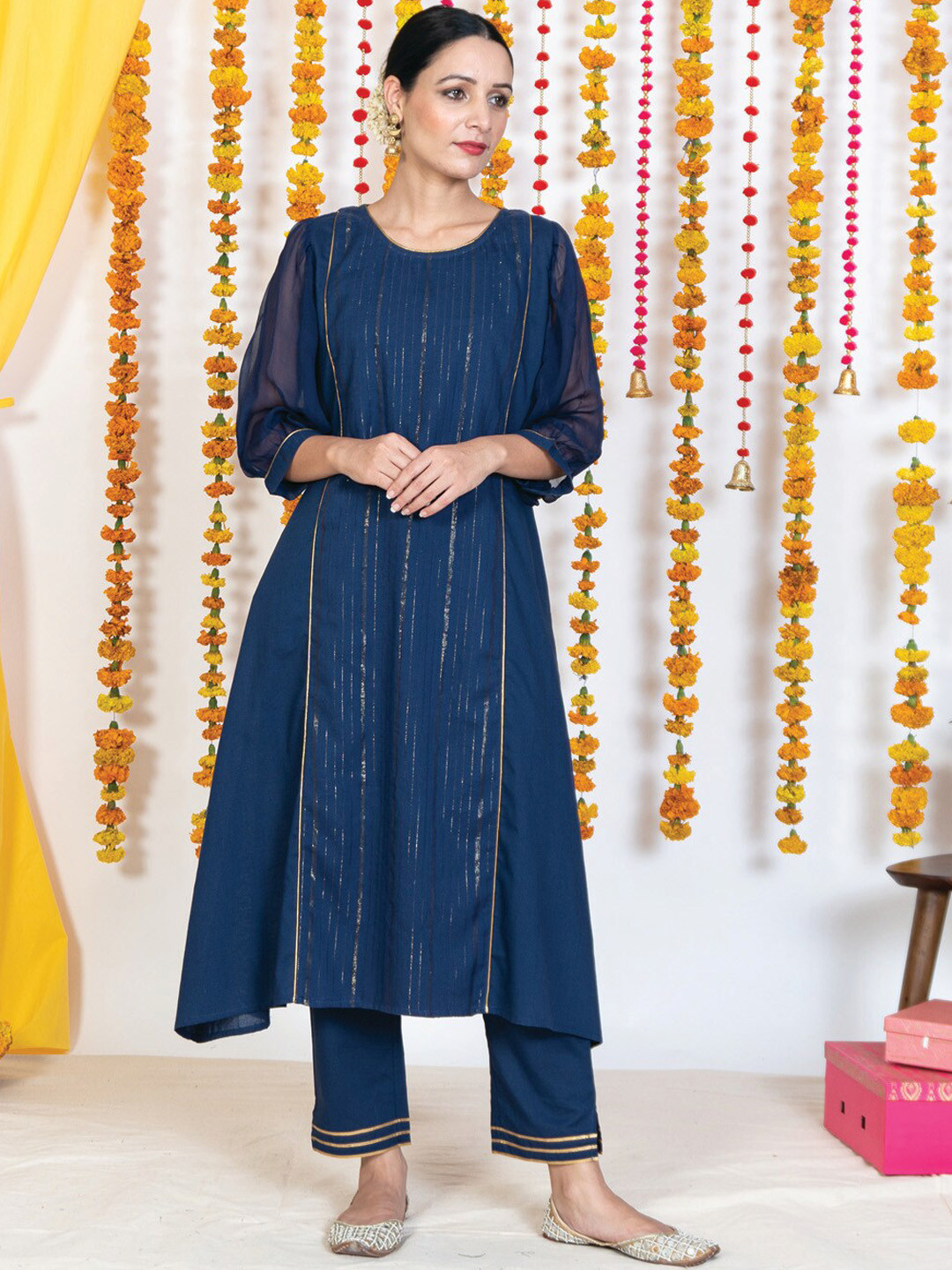 

AKISO Women Blue & Golden Printed Kurta