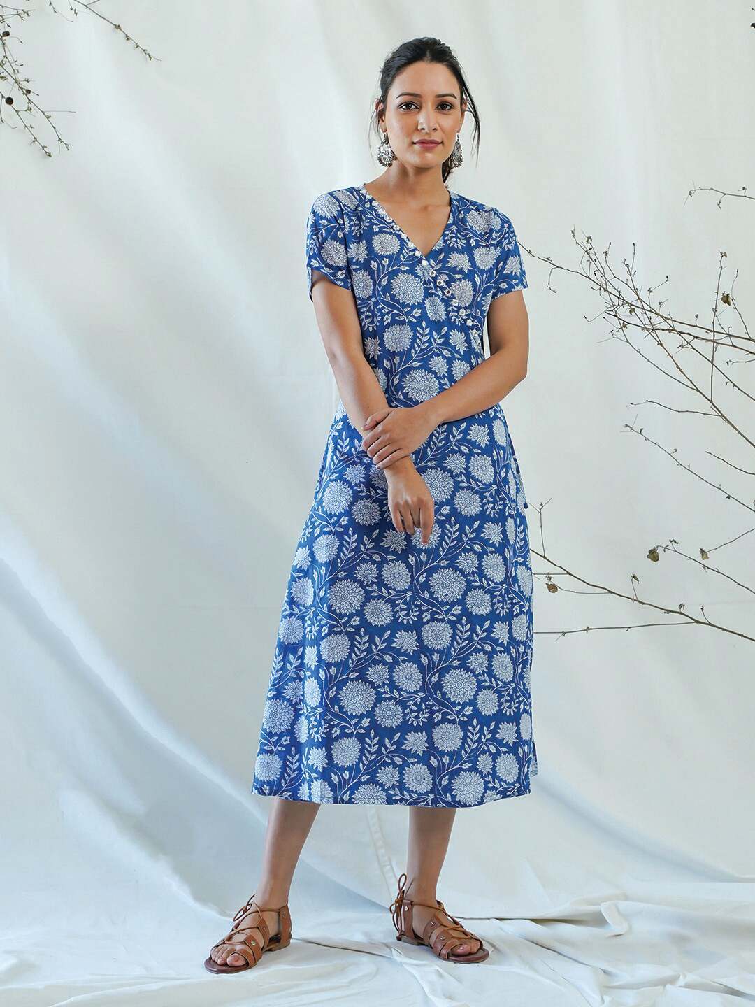 

AKISO Women Blue Floral Cotton Midi Dress