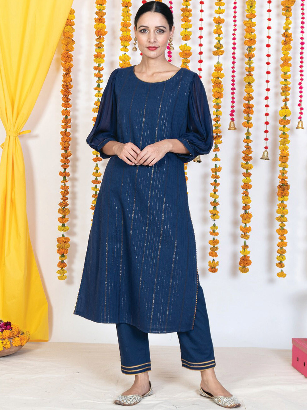 

AKISO Women Blue Striped Gotta Patti Grandeur & Majestic Artwork Kurta Set