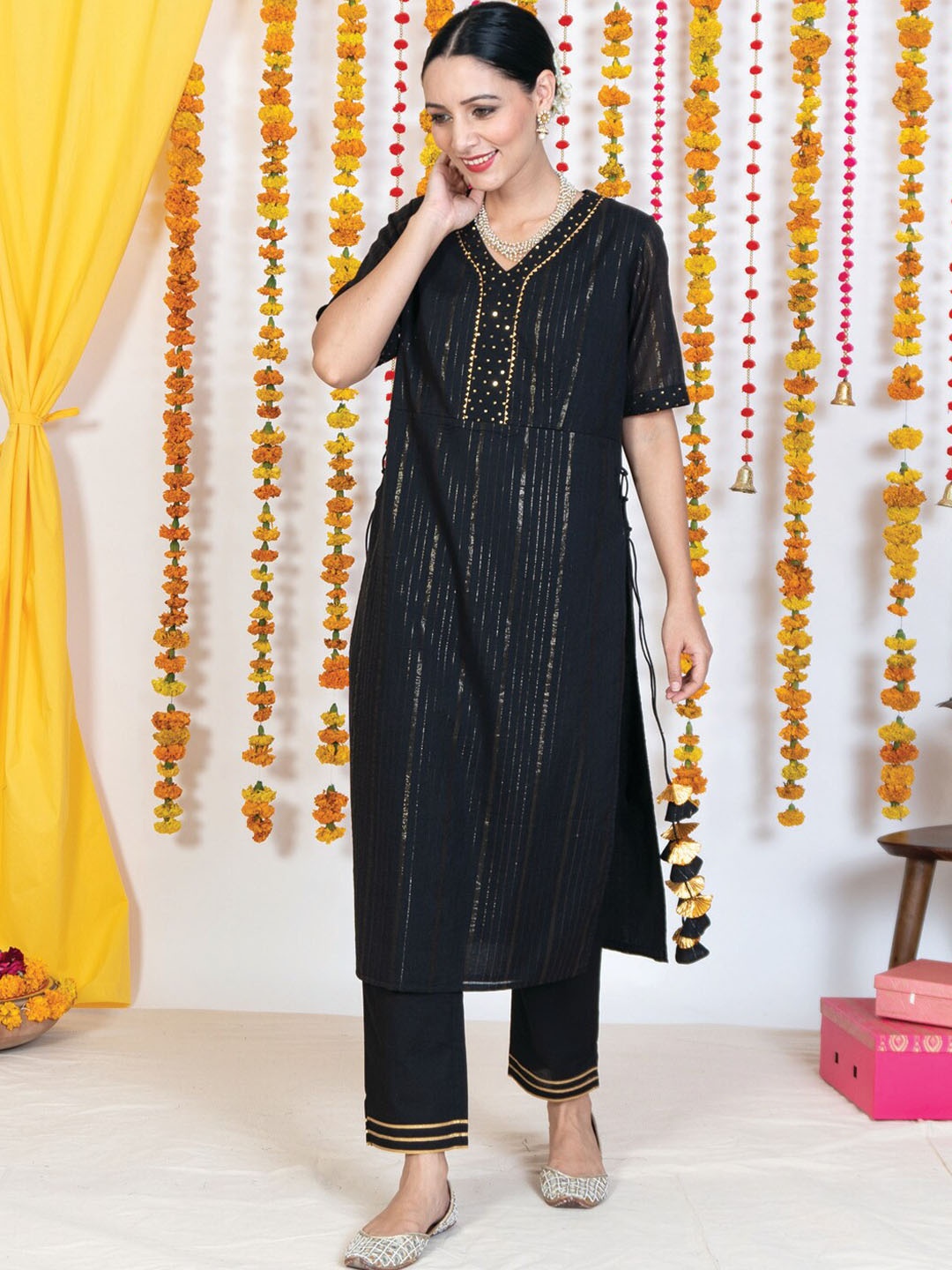 

AKISO Women Black Striped Gotta Patti Grandeur & Majestic Artwork Kurta