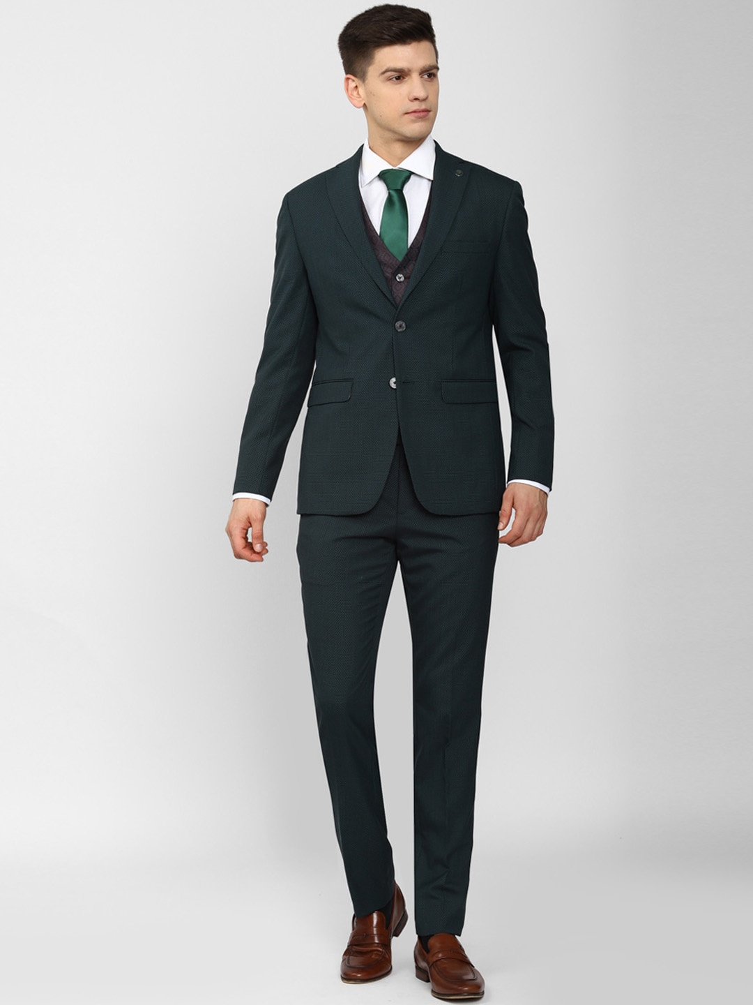 

Peter England Elite Men Black Solid Single-Breasted 3-Piece Slim-Fit Formal Suits