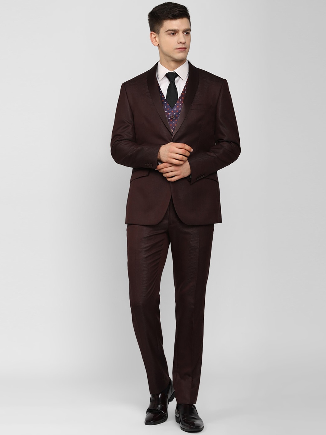 

Van Heusen Men Brown Solid 3 Piece Suits