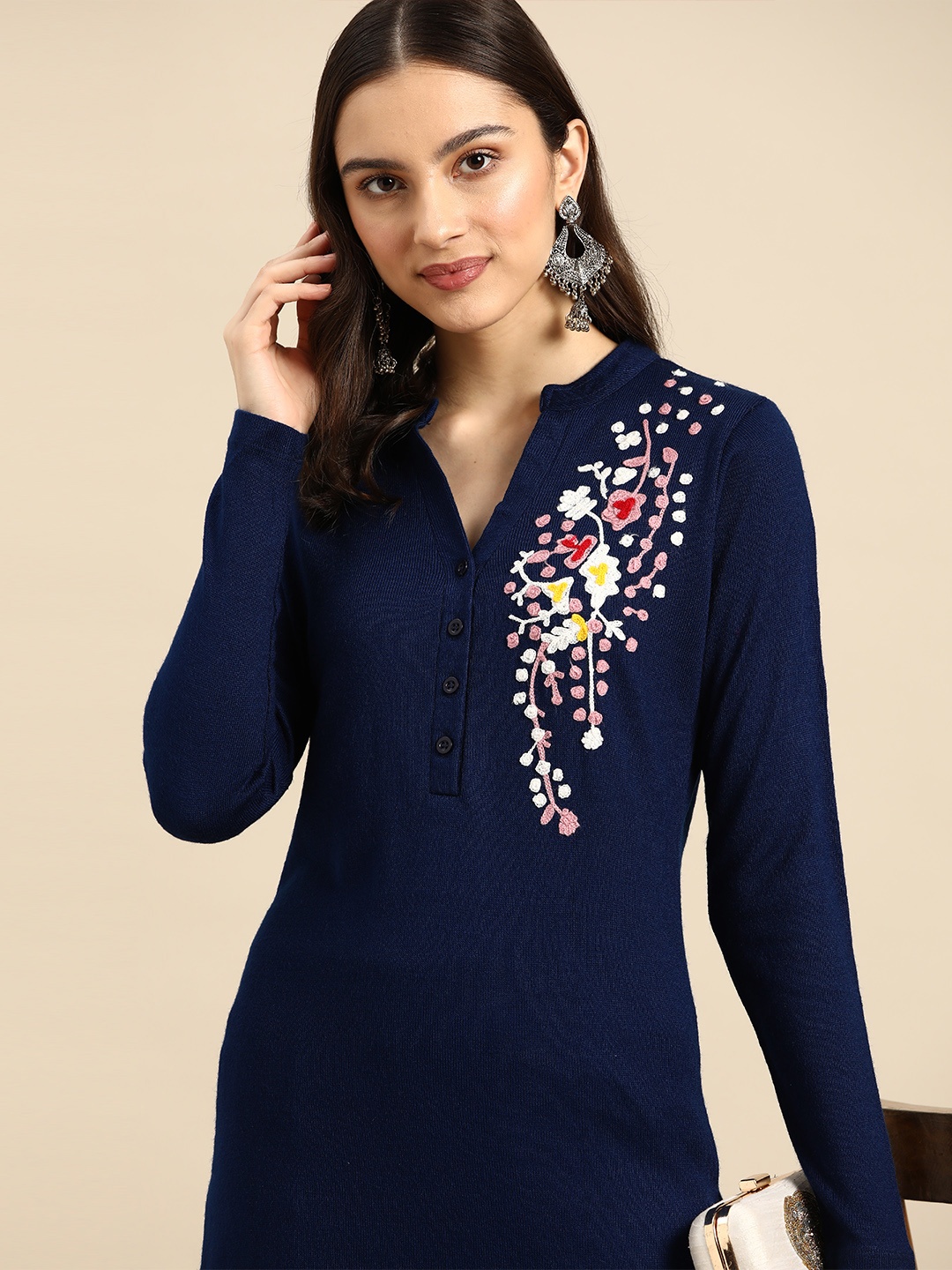 

Sangria Women Navy Blue & White Floral Acrylic Straight Winter Kurta