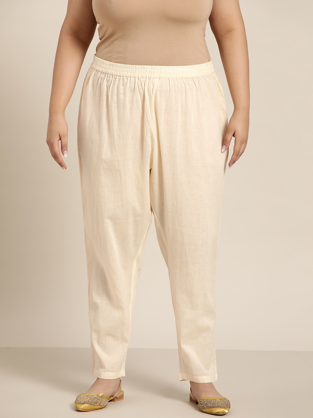

Sztori Women Plus Size Cream-Coloured Solid Pure Cotton Tapered Fit Trousers