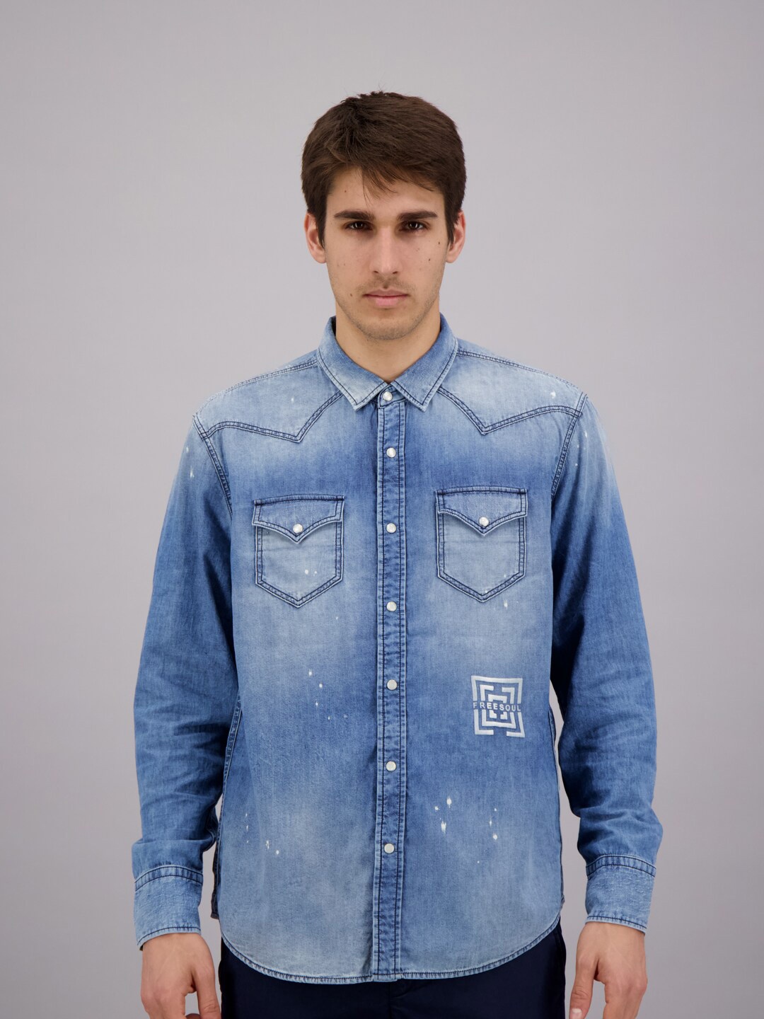 

FREESOUL Men Blue Slim Fit Faded Casual Shirt