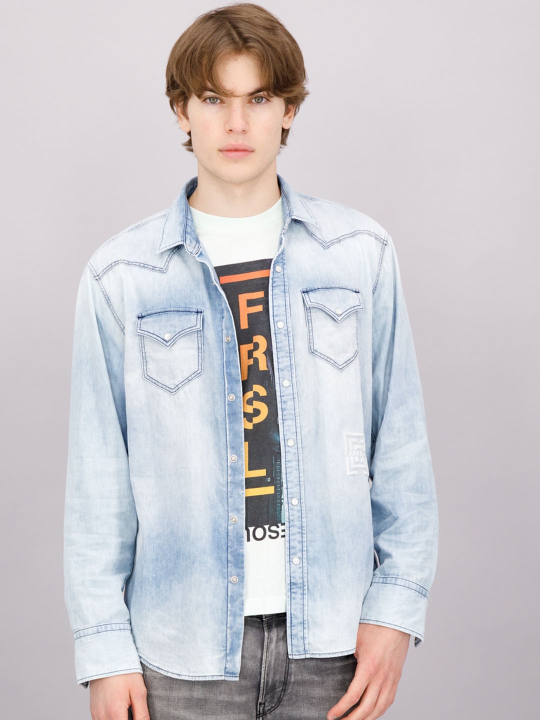 

FREESOUL Men Blue Faded Denim Casual Shirt