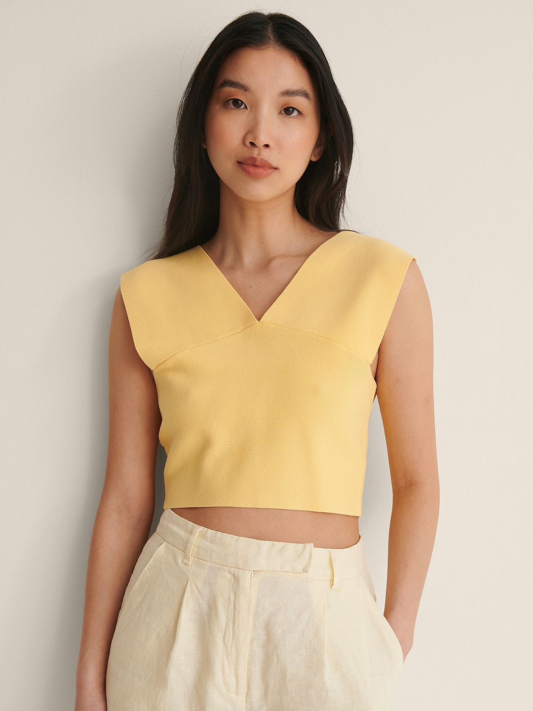 

NA-KD Women Yellow Solid Top with Tie-Up Detail