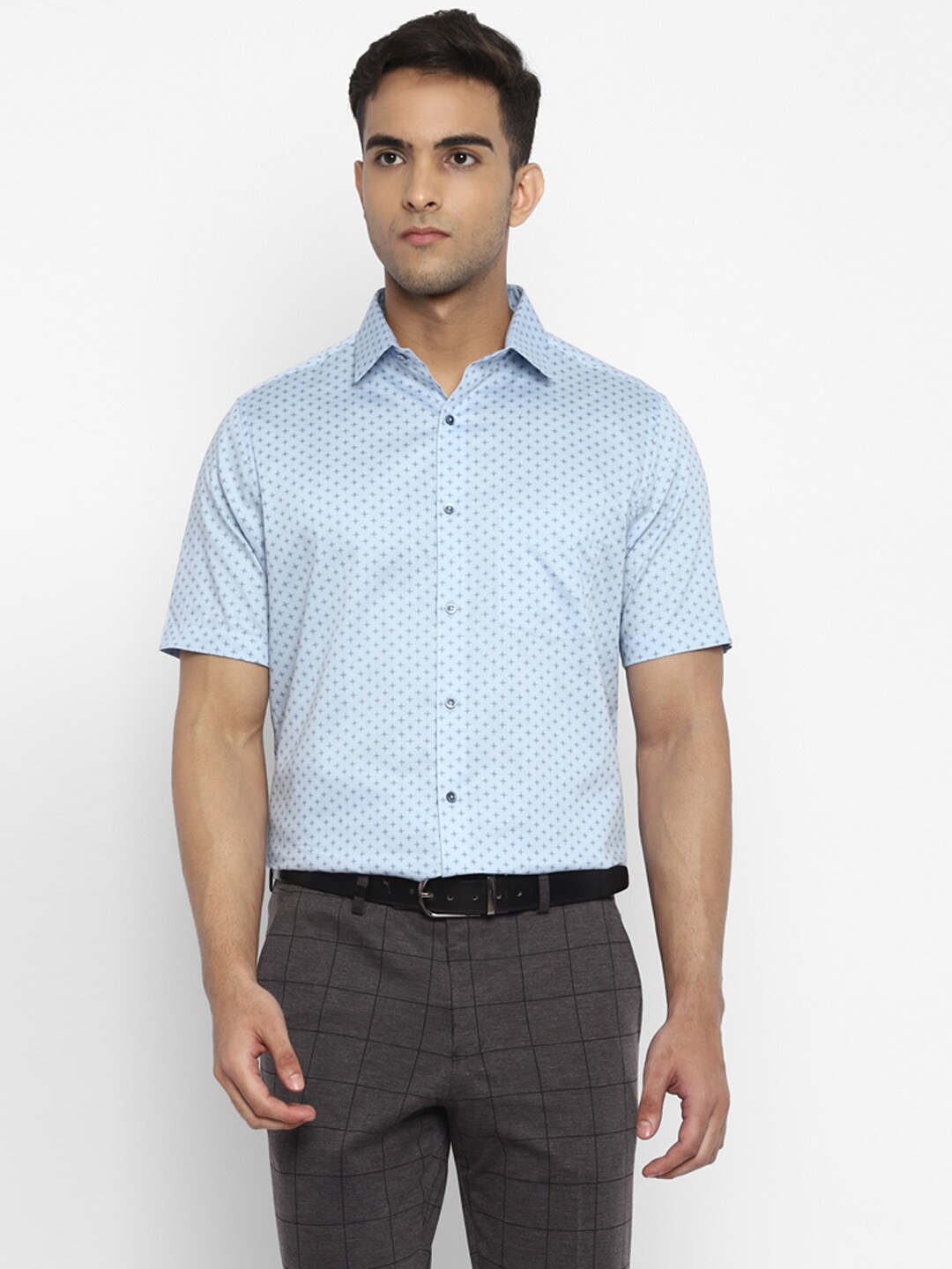 

Turtle Men Blue Printed Pure Cotton Casual Shirt