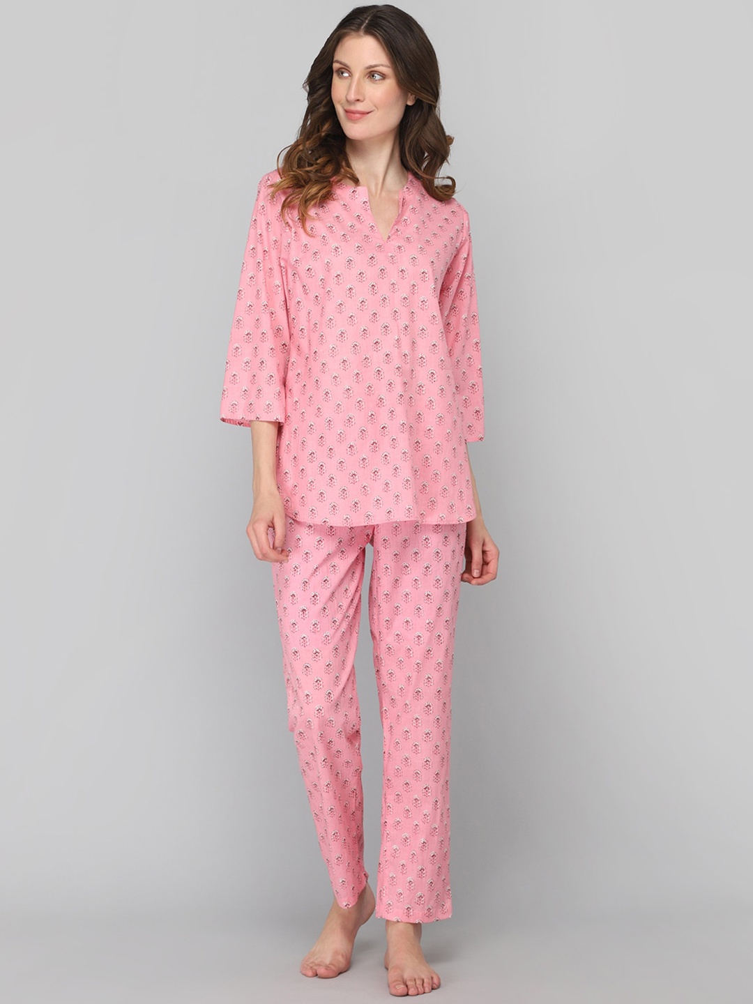 

DRAPE IN VOGUE Women Pink & White Floral Printed Night suit