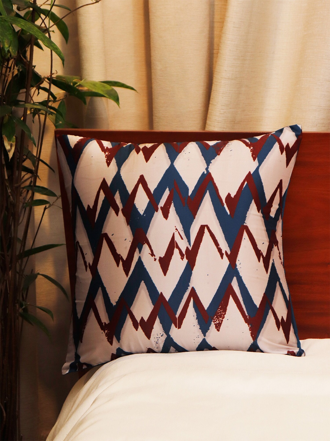 

ZEBA Cream-Coloured & Red Abstract Square Cushion Covers