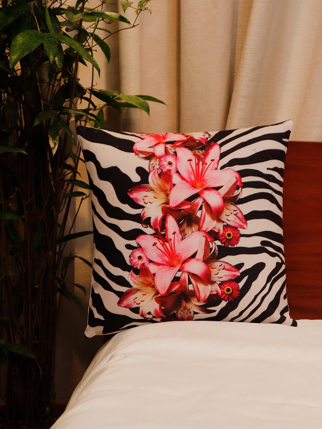 

ZEBA Peach-Coloured & Black Floral Square Cushion Covers