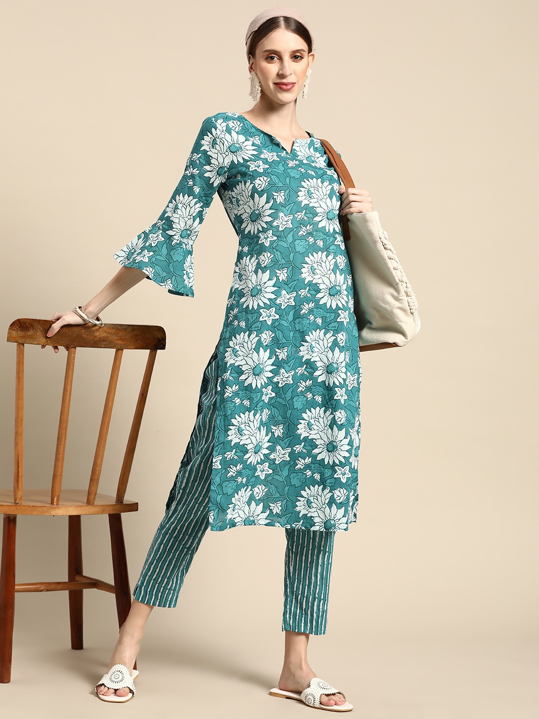 

Sangria Women Green & White Floral Printed Pure Cotton Kurta with Trousers