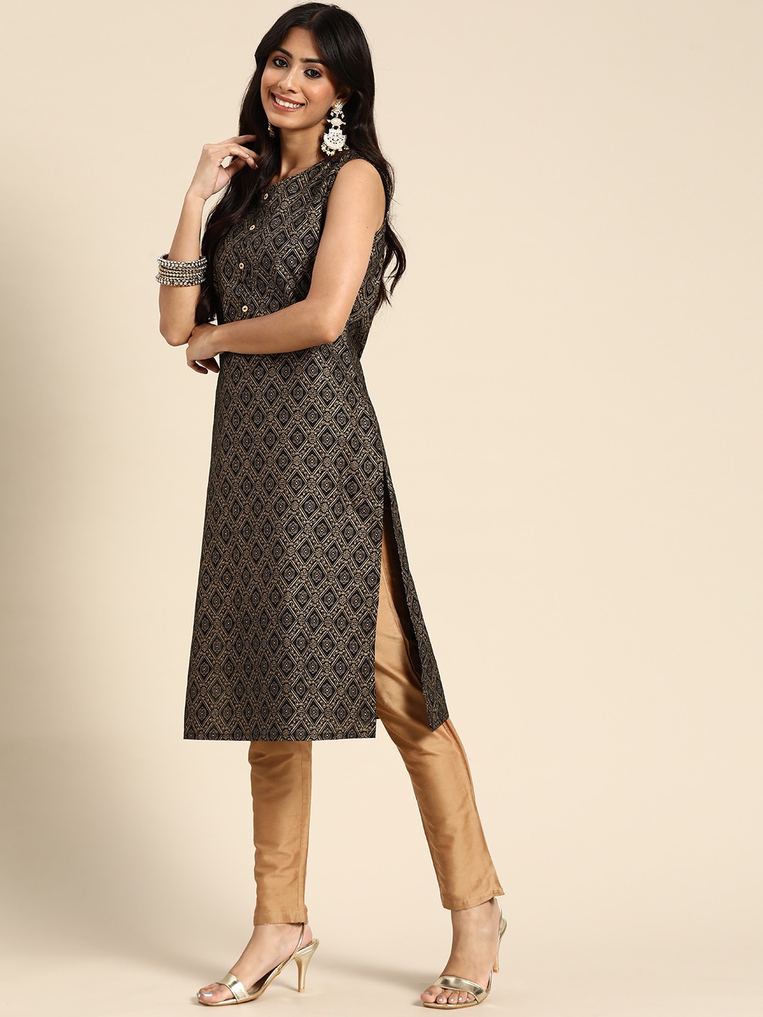 

Sangria Women Black & Golden Ethnic Motifs Pure Cotton Printed Kurta
