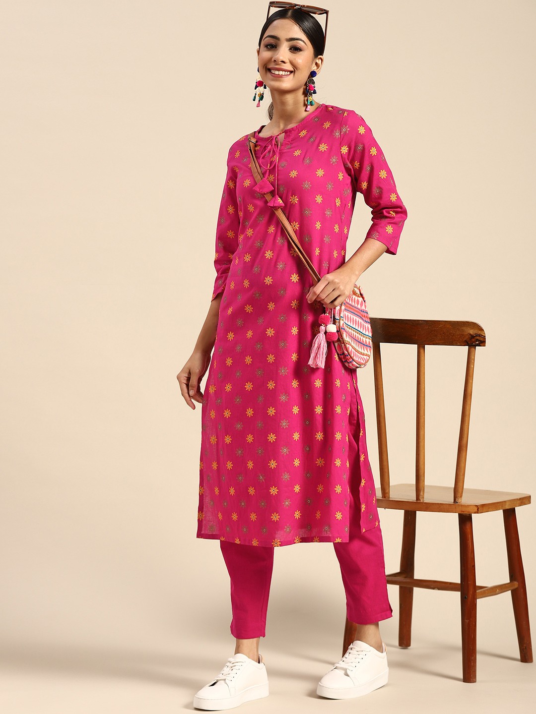 

Sangria Women Magenta Pure Cotton Ethnic Motifs Printed Kurta with Trousers