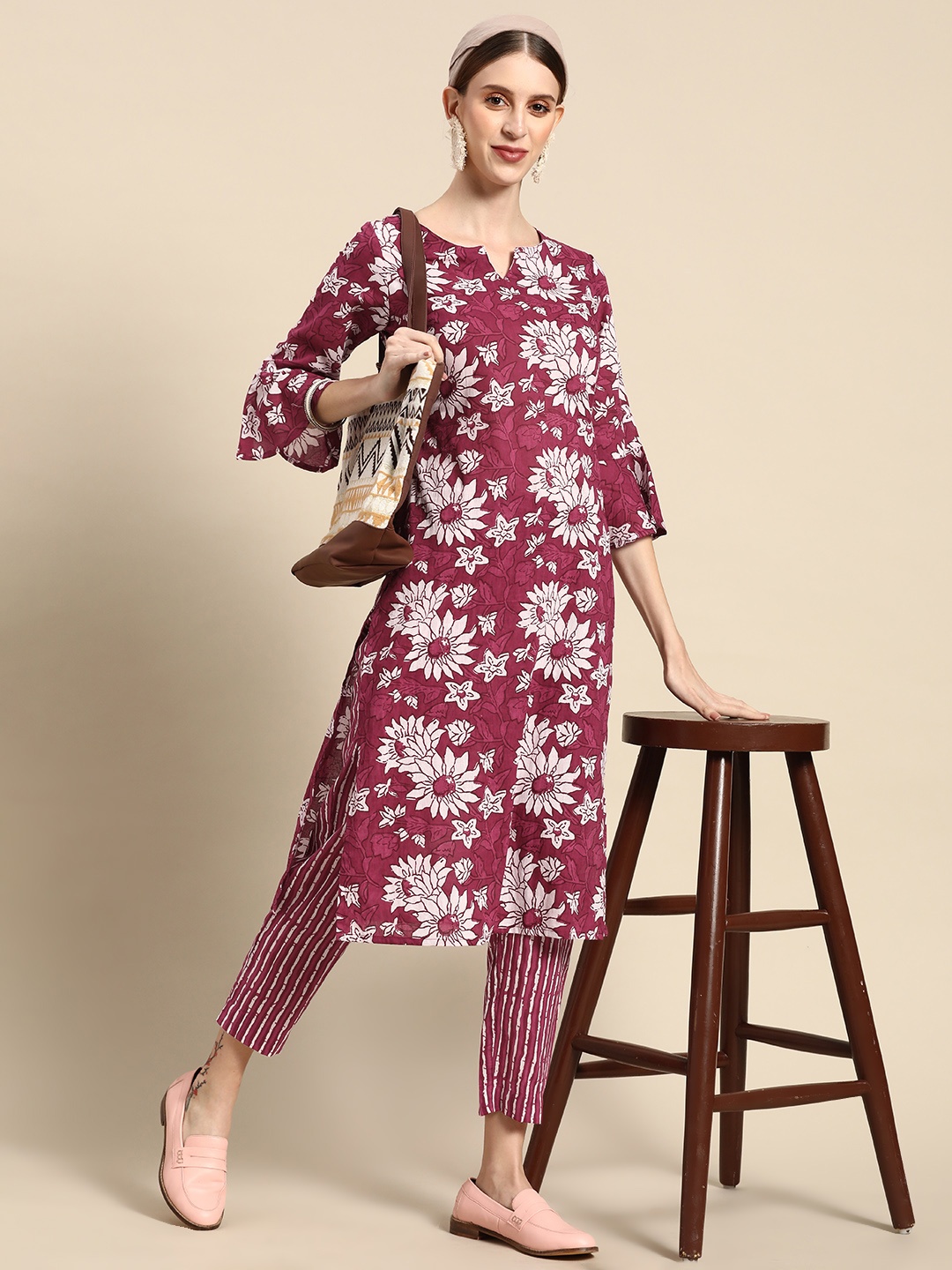 

Sangria Women Magenta & White Floral Printed Pure Cotton Kurta with Trousers